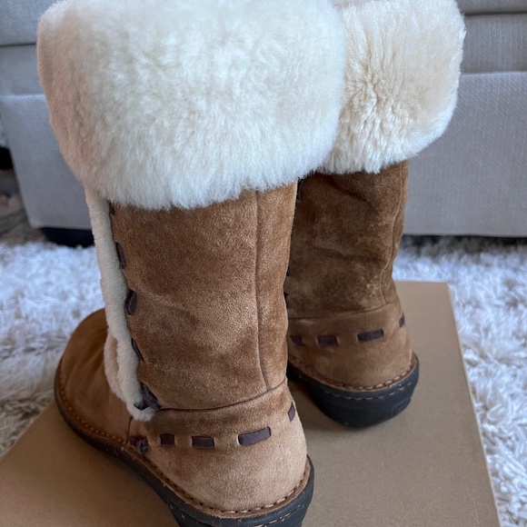 UGG Australia Elijo Sheepskin Shearling Leather Boots in Chestnut (Women's 8) - Picture 4 of 9